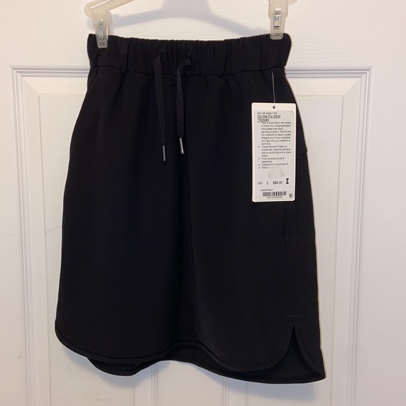 Lululemon on the fly woven skirt - Picture 5 of 8